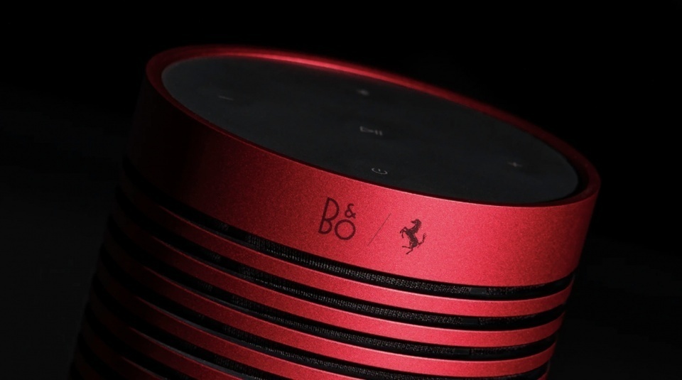 Новинки Bang & Olufsen x Ferrari в оттенке Rosso Corsa