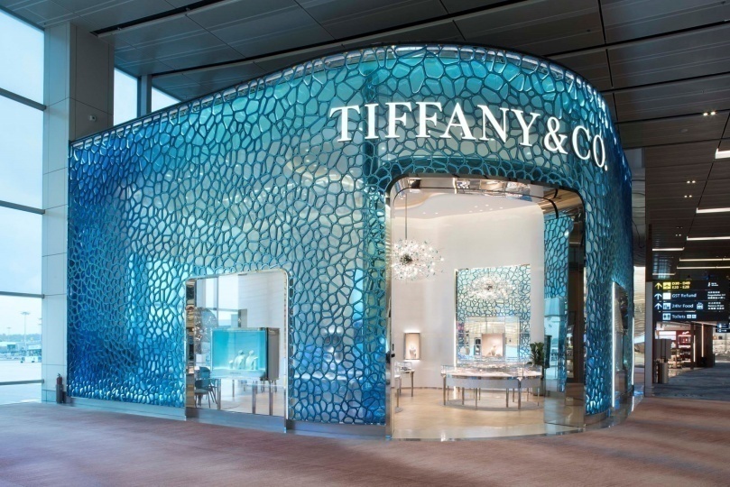 Архитекторы MVRDV дополнили бутик Tiffany & Co. скульптурным фасадом
