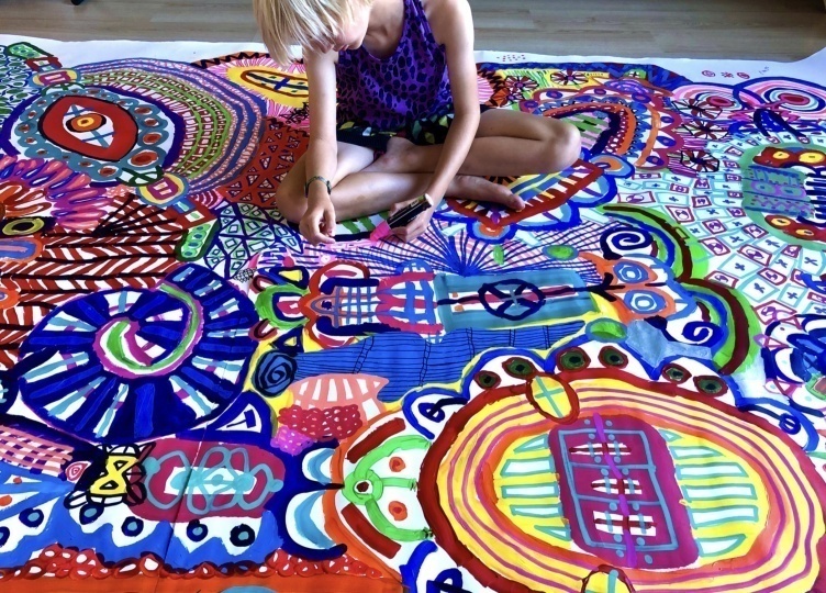 Moooi выпустил ковры с рисунками 8-летнего художника