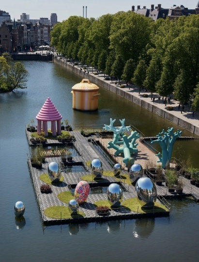 В Гааге установили надувные инсталляции нидерландских дизайнеров