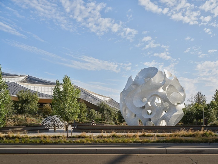Студия THEVERYMANY создала инсталляцию для штаб-квартиры Google