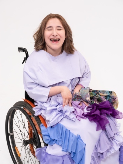 Студенты Британки придумали одежду для детей с церебральным параличом