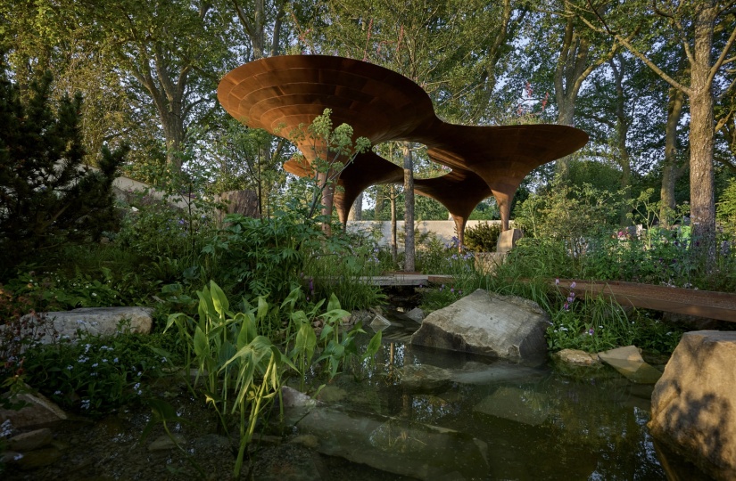 Studio Weave спроектировала сад с павильоном для сбора дождевой воды