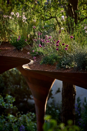 Studio Weave спроектировала сад с павильоном для сбора дождевой воды
