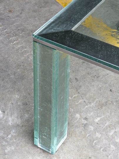 6:AM Glassworks повторно использовала стекло в новой коллекции предметов