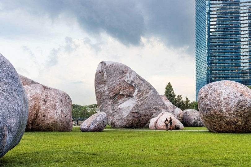 В Сингапуре установили масштабную надувную инсталляцию