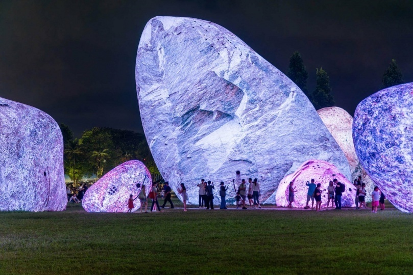 В Сингапуре установили масштабную надувную инсталляцию