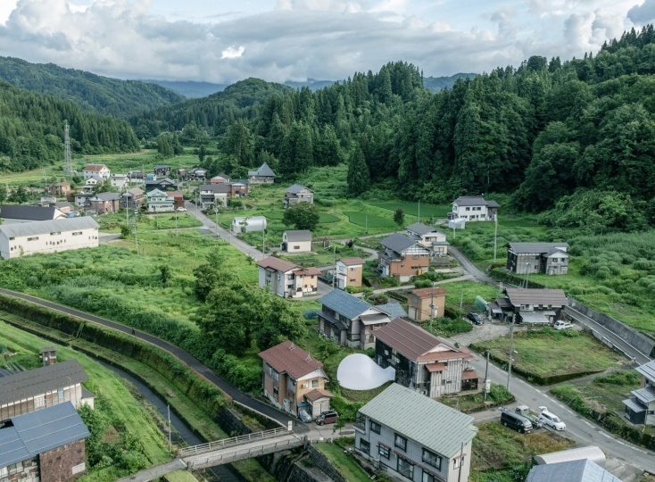 «‎Эфемерный пузырь»‎: инсталляция студии MAD для Echigo-Tsumari Art Triennale