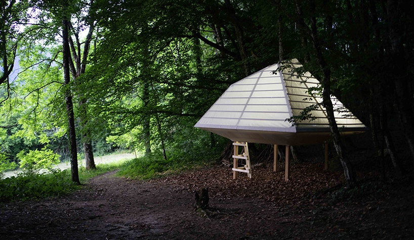 Meaningless Architecture построили кабину для медитации в лесу Meaningless Architecture построили кабину для медитации в лесу