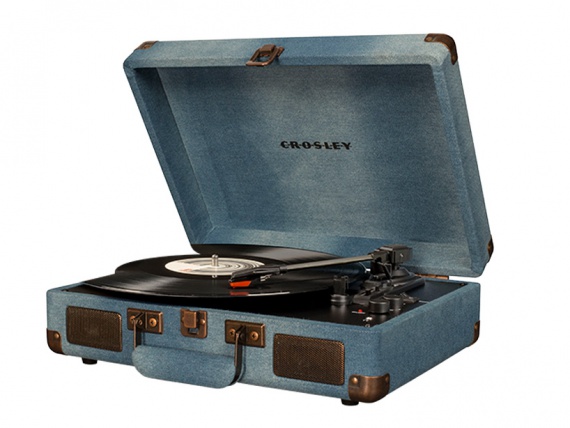 Популярный проигрыватель Crosley обернули в деним и не только