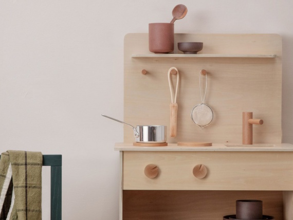 Ferm Living создали нейтральную игрушечную кухню