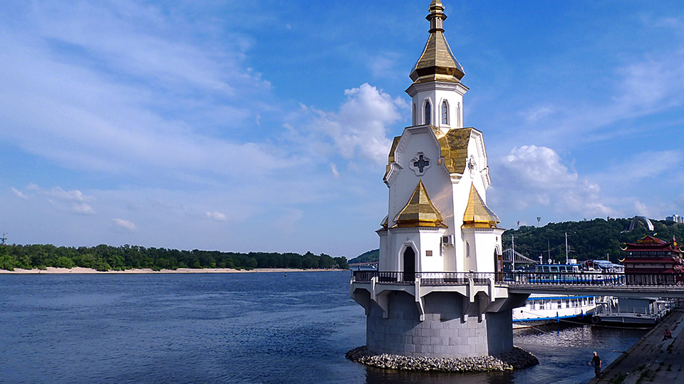 Часовня в воде. Киев храм святителя Николая на воде. Храм святителя Николая Чудотворца на Водах. Киев храм святителя Чудотворца Николая на Водах. Киев Никольский храм на воде.