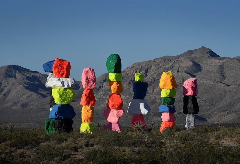 «Seven Magic Mountains» (2017), Уго Рондиноне