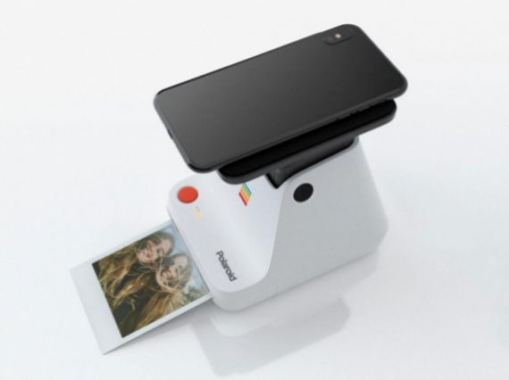 Polaroid выпустили миниатюрную фотолабораторию для печати снимков с iPhone