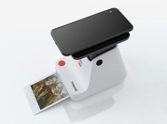 Polaroid выпустили миниатюрную фотолабораторию для печати снимков с iPhone