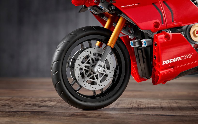 LEGO сотрудничает с Ducati для создания своей первой модели супербайка