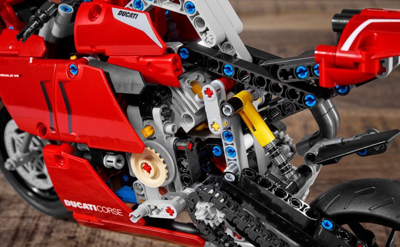 LEGO сотрудничает с Ducati для создания своей первой модели супербайка