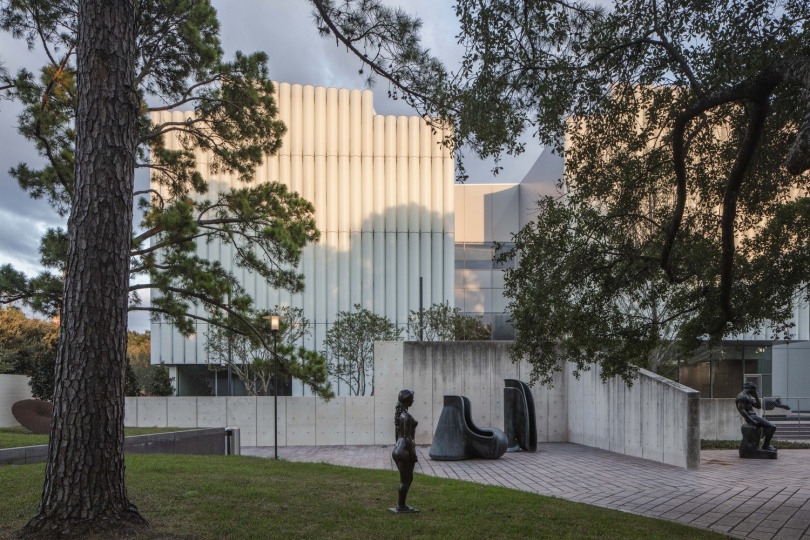 Steven Holl Architects завершили строительство художественного музея в Хьюстоне