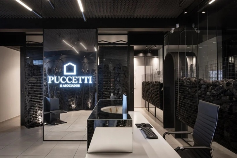 EFEEME Arquitectos спроектировали офис Puccetti&Asociados, где использовали уголь