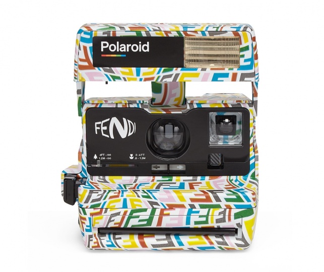 FENDI x Vintage Polaroid: OneStep Close-Up 600 – часть летней капсульной коллекции 2021