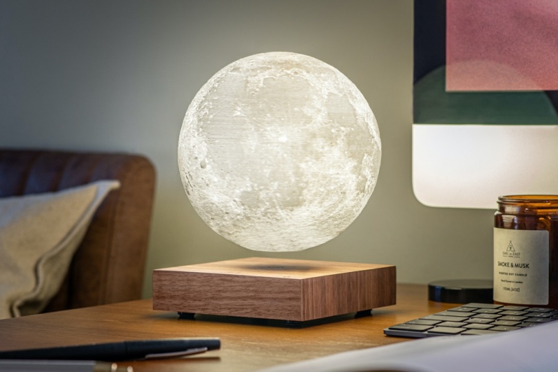 Gingko Smart Moon Lamp: левитирующая настольная лампа