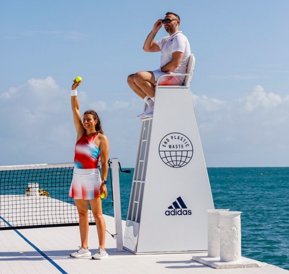 Adidas и Parley for the Oceans установили гигантский теннисный корт в океане