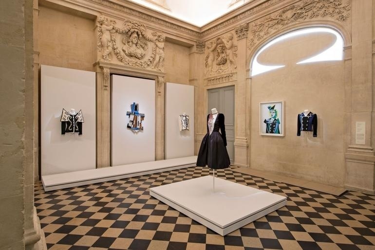 Парижские музеи открыли экспозиции в честь 60-летия Yves Saint Laurent