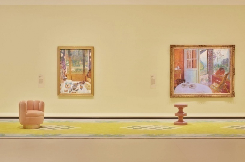 Индия Мадави создала сценографию для выставки работ Пьера Боннара